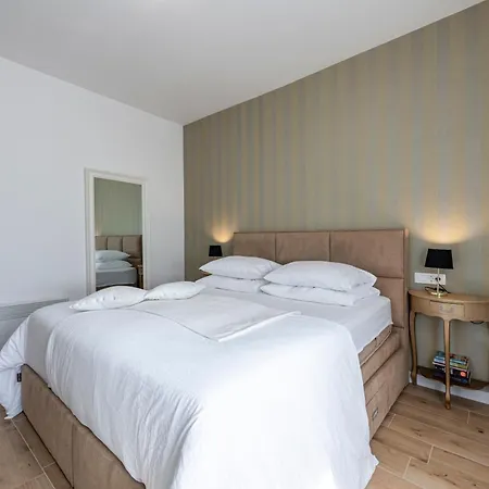 Chill Out - Old Town & Seaview