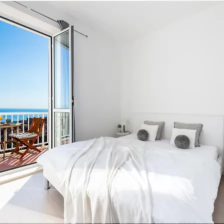 Chill Out - Old Town & Seaview