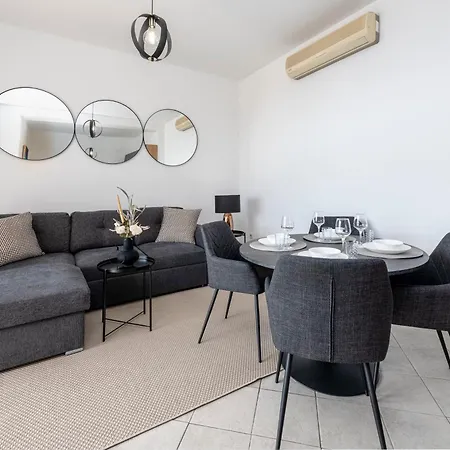 Chill Out - Old Town & Seaview